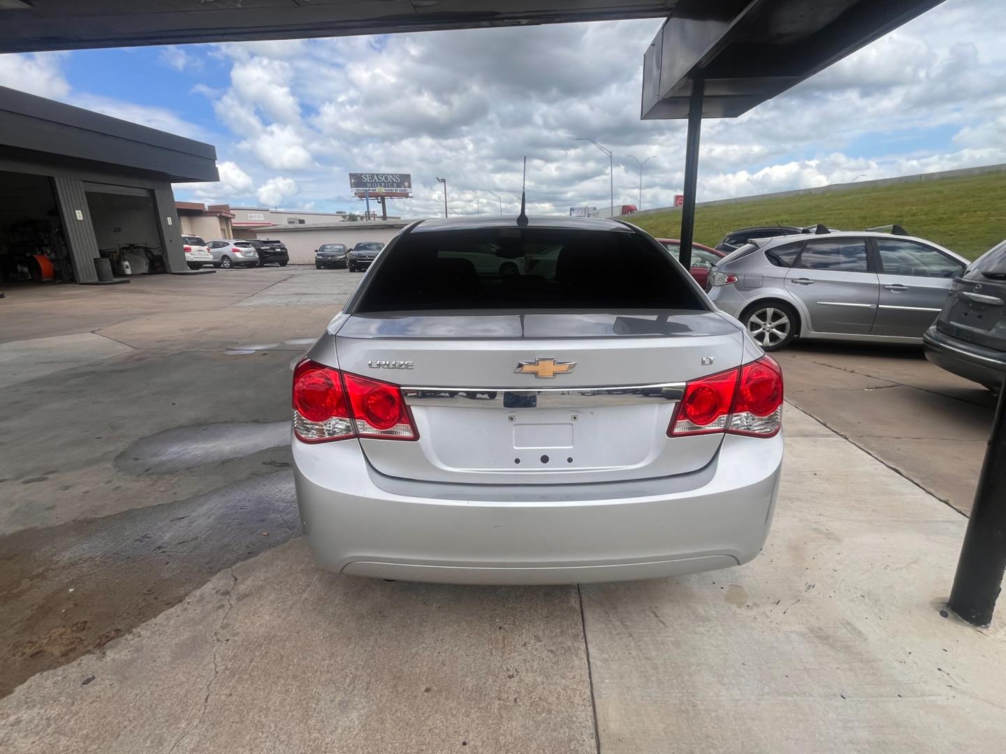 2011 GRAY CHEVROLET CRUZE 1LT 1LT (1G1PF5S96B7) with an 1.4L L4 DOHC 16V TURBO engine, 6-Speed Manual transmission, located at 8101 E. Skelly Dr., Tulsa, OK, 74129, (918) 592-3593, 36.121891, -95.888802 - Photo#2